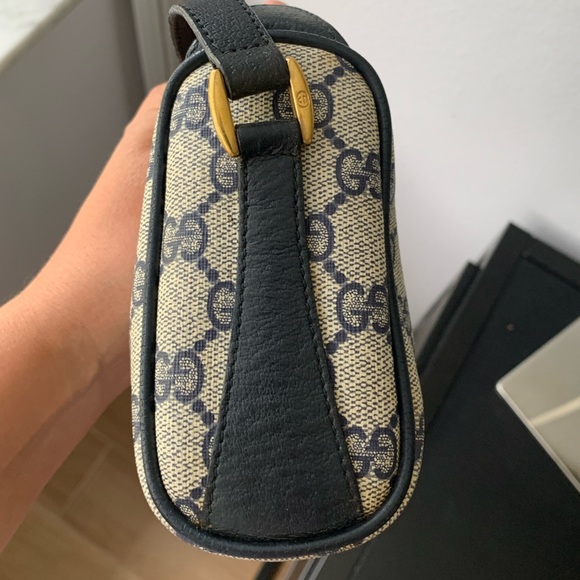(55) GUCCI 80s Navy Crossbody - Picture 9 of 10